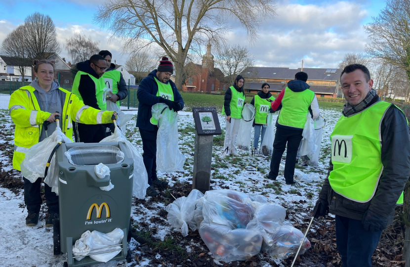 Stuart Anderson MP joins forces with McDonald’s to tidy up our streets